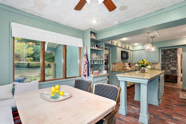 2511 E Broadmoor Street, Springfield, MO 65804