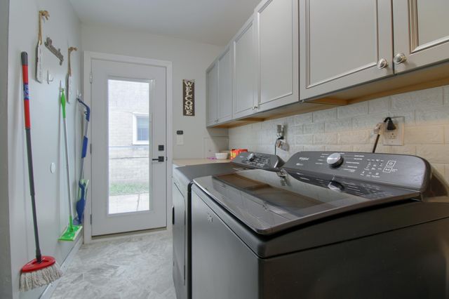 8210 N Henry Ruff Road, Westland, MI 48185
