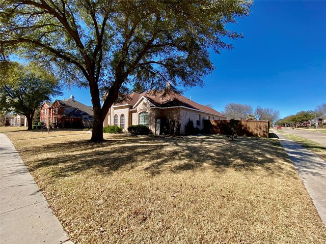 5507 Stonehenge Drive, Richardson, TX 75082