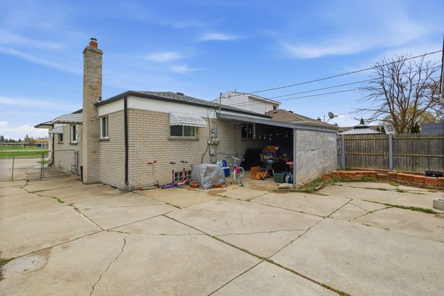 24657 Flower Avenue, Eastpointe, MI 48021