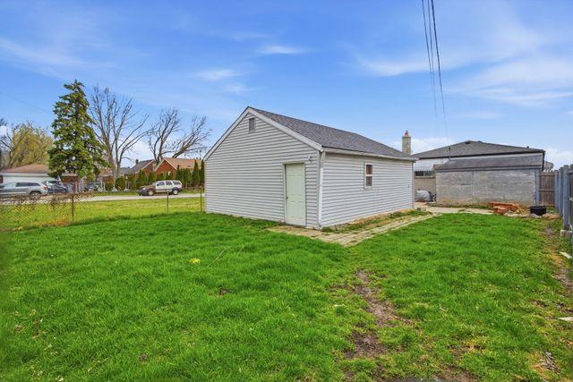 24657 Flower Avenue, Eastpointe, MI 48021