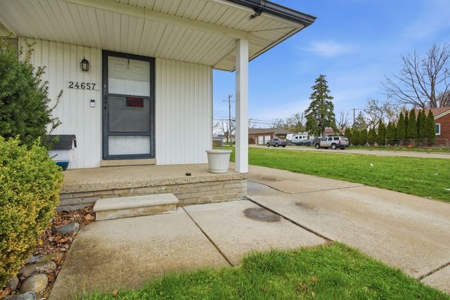 24657 Flower Avenue, Eastpointe, MI 48021