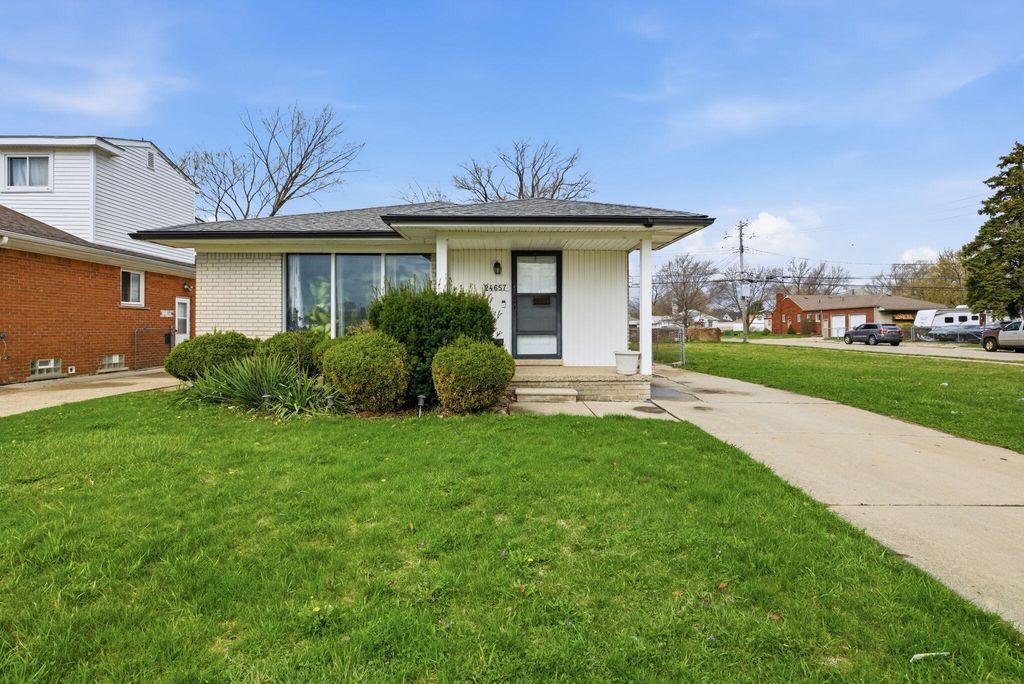 24657 Flower Avenue, Eastpointe, MI 48021