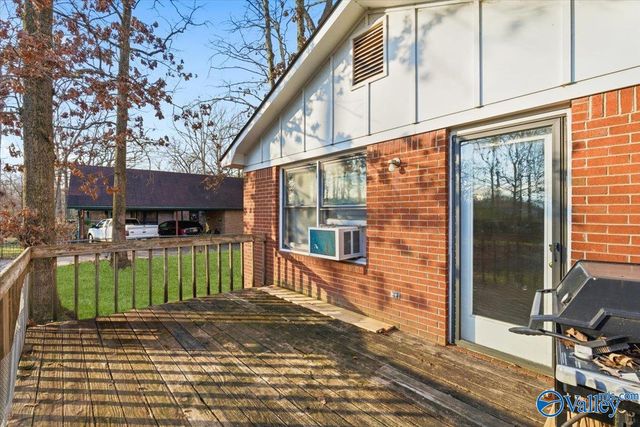 135 Oakcrest Road, Huntsville, AL 35811