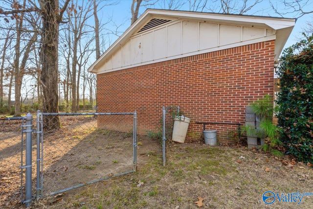 135 Oakcrest Road, Huntsville, AL 35811