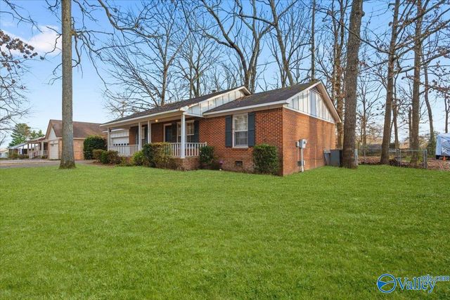 135 Oakcrest Road, Huntsville, AL 35811