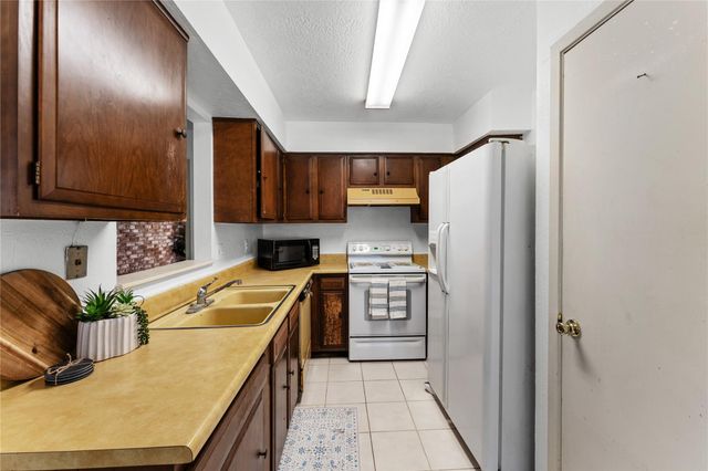 6947 Chasewood Drive, Houston, TX 77489