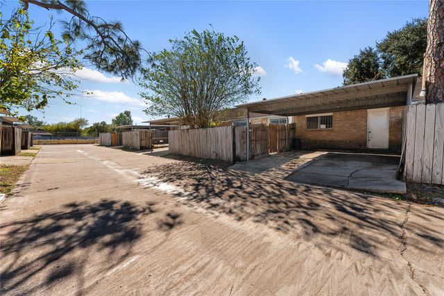 6947 Chasewood Drive, Houston, TX 77489