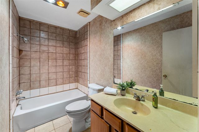 6947 Chasewood Drive, Houston, TX 77489