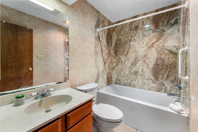 6947 Chasewood Drive, Houston, TX 77489