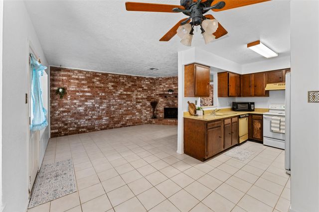 6947 Chasewood Drive, Houston, TX 77489