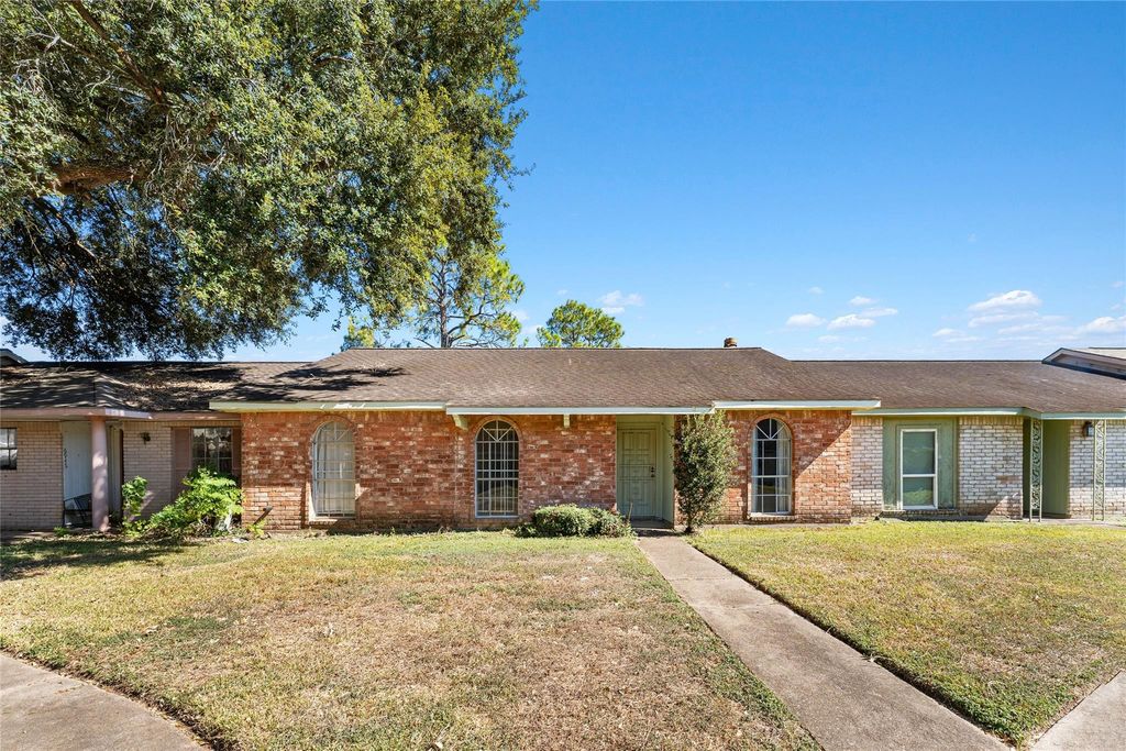 6947 Chasewood Drive, Houston, TX 77489
