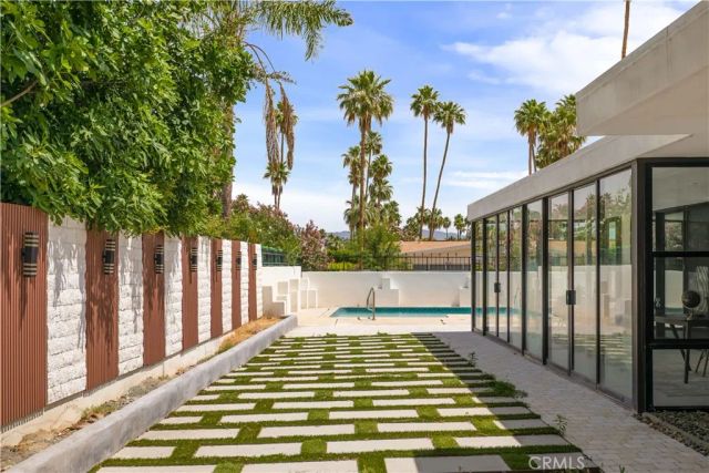 2011 S Tulare, Palm Springs, CA 92264