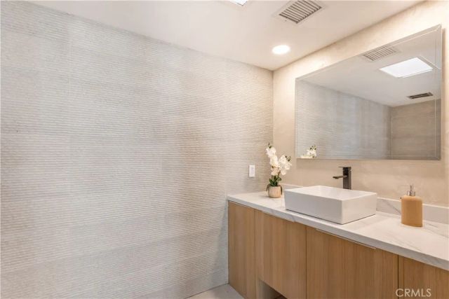 2011 S Tulare, Palm Springs, CA 92264