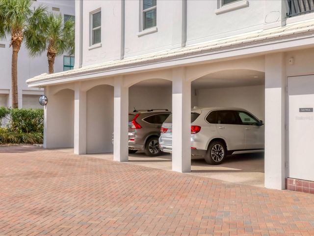 226 GOLDEN GATE POINT 44, Sarasota, FL 34236