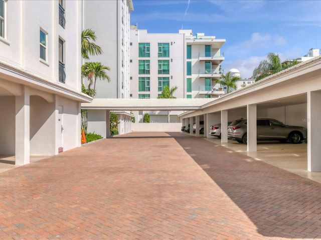 226 GOLDEN GATE POINT 44, Sarasota, FL 34236