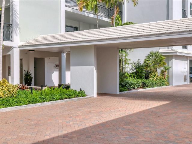 226 GOLDEN GATE POINT 44, Sarasota, FL 34236