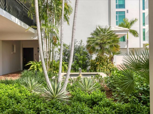 226 GOLDEN GATE POINT 44, Sarasota, FL 34236