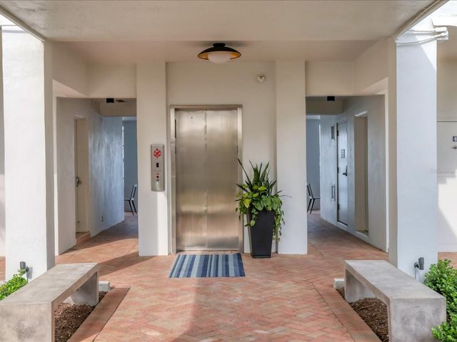 226 GOLDEN GATE POINT 44, Sarasota, FL 34236