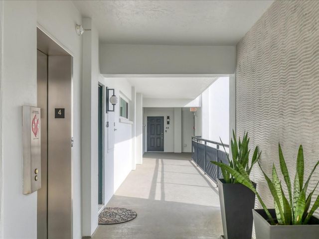 226 GOLDEN GATE POINT 44, Sarasota, FL 34236
