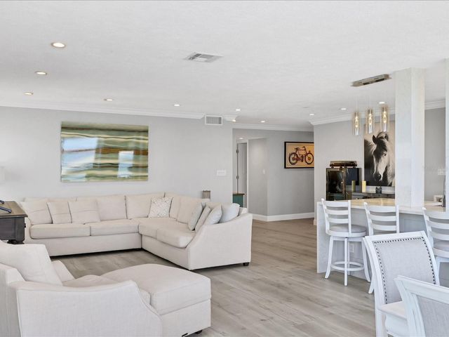 226 GOLDEN GATE POINT 44, Sarasota, FL 34236