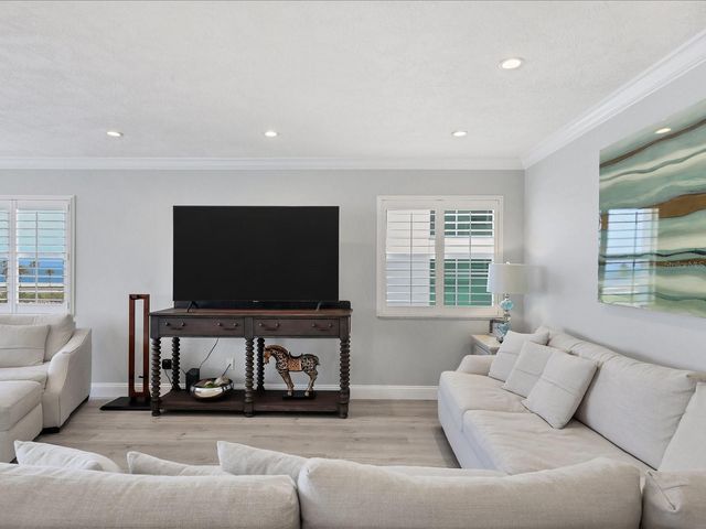 226 GOLDEN GATE POINT 44, Sarasota, FL 34236
