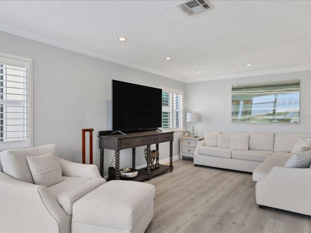 226 GOLDEN GATE POINT 44, Sarasota, FL 34236