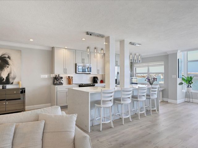 226 GOLDEN GATE POINT 44, Sarasota, FL 34236