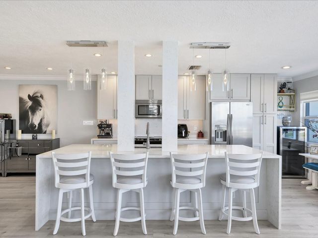226 GOLDEN GATE POINT 44, Sarasota, FL 34236