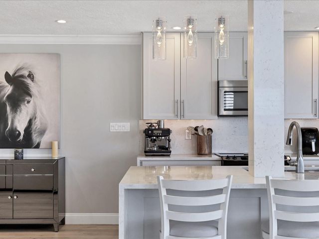 226 GOLDEN GATE POINT 44, Sarasota, FL 34236
