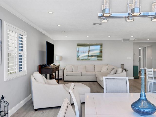 226 GOLDEN GATE POINT 44, Sarasota, FL 34236