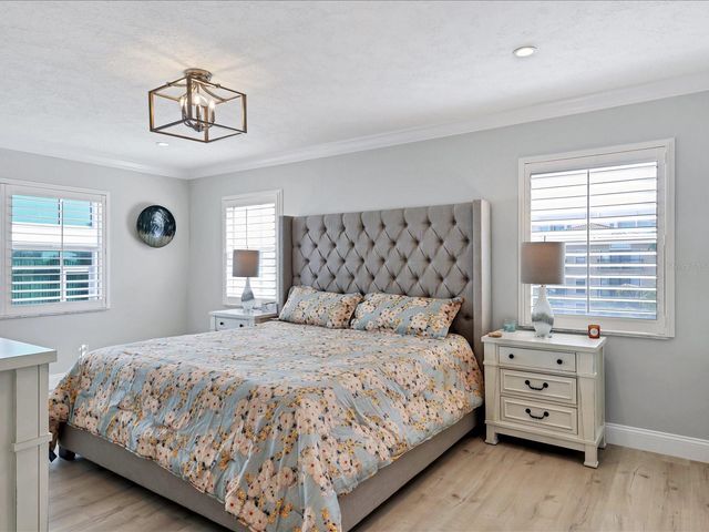 226 GOLDEN GATE POINT 44, Sarasota, FL 34236