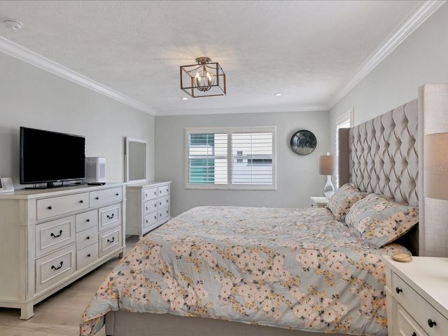 226 GOLDEN GATE POINT 44, Sarasota, FL 34236