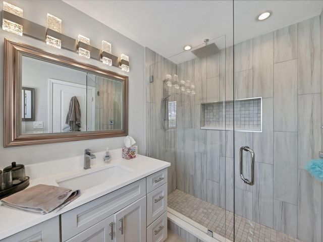 226 GOLDEN GATE POINT 44, Sarasota, FL 34236