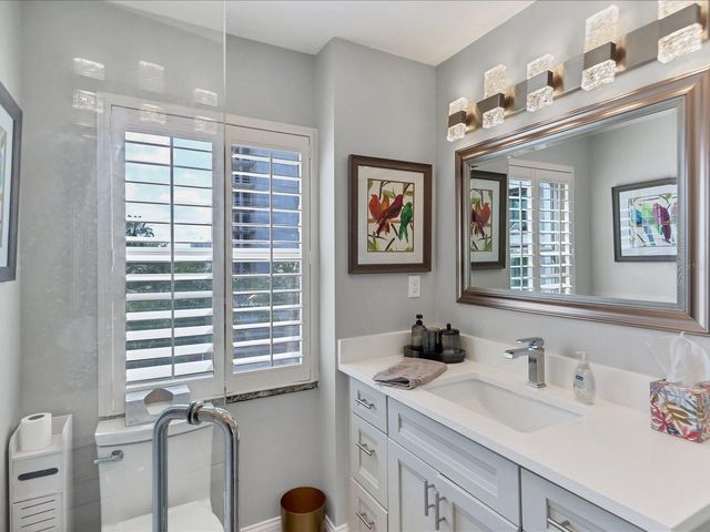 226 GOLDEN GATE POINT 44, Sarasota, FL 34236