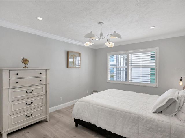 226 GOLDEN GATE POINT 44, Sarasota, FL 34236