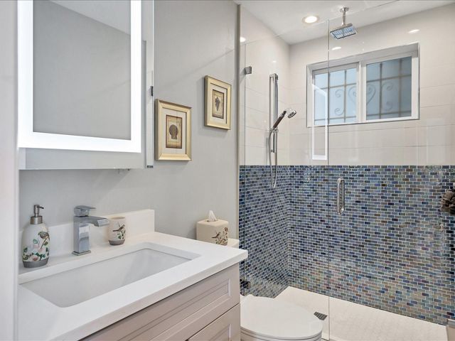 226 GOLDEN GATE POINT 44, Sarasota, FL 34236