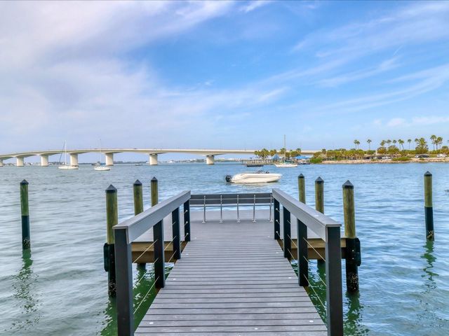 226 GOLDEN GATE POINT 44, Sarasota, FL 34236