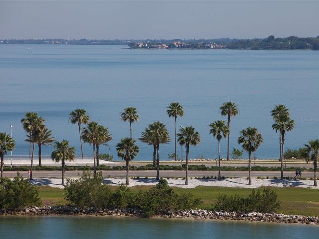 226 GOLDEN GATE POINT 44, Sarasota, FL 34236
