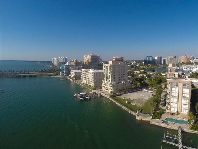 226 GOLDEN GATE POINT 44, Sarasota, FL 34236