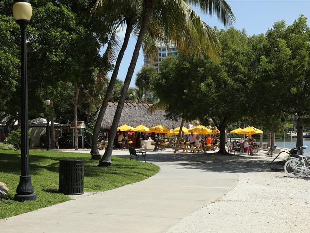 226 GOLDEN GATE POINT 44, Sarasota, FL 34236
