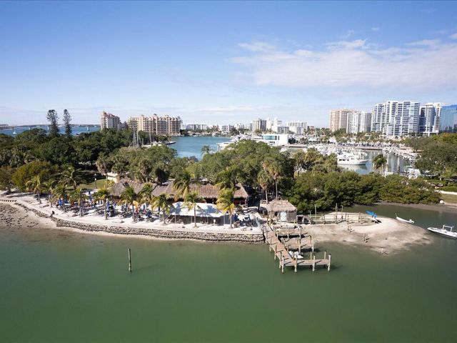 226 GOLDEN GATE POINT 44, Sarasota, FL 34236