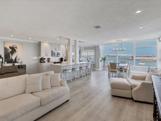 226 GOLDEN GATE POINT 44, Sarasota, FL 34236