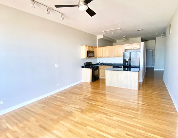 1 S Leavitt Street 402, Chicago, IL 60612
