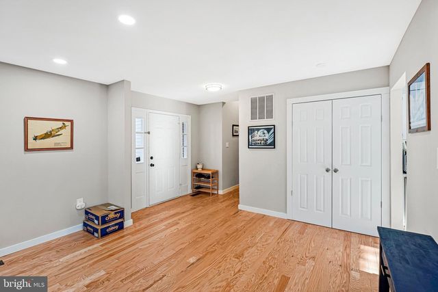 9403 TALISMAN DR, Vienna, VA 22182