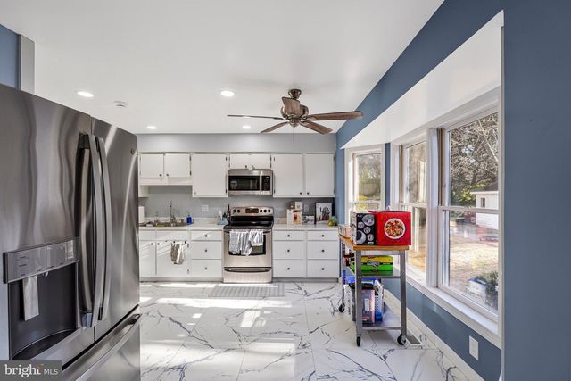 9403 TALISMAN DR, Vienna, VA 22182