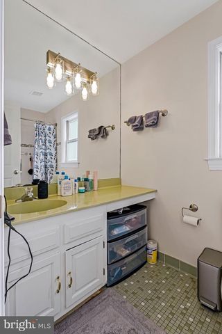 9403 TALISMAN DR, Vienna, VA 22182