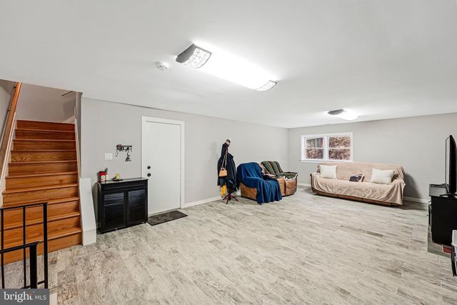 9403 TALISMAN DR, Vienna, VA 22182