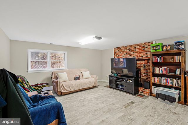 9403 TALISMAN DR, Vienna, VA 22182