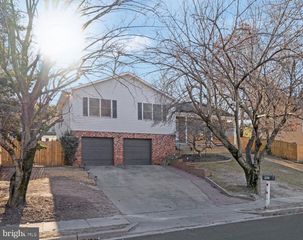 9403 TALISMAN DR, Vienna, VA 22182